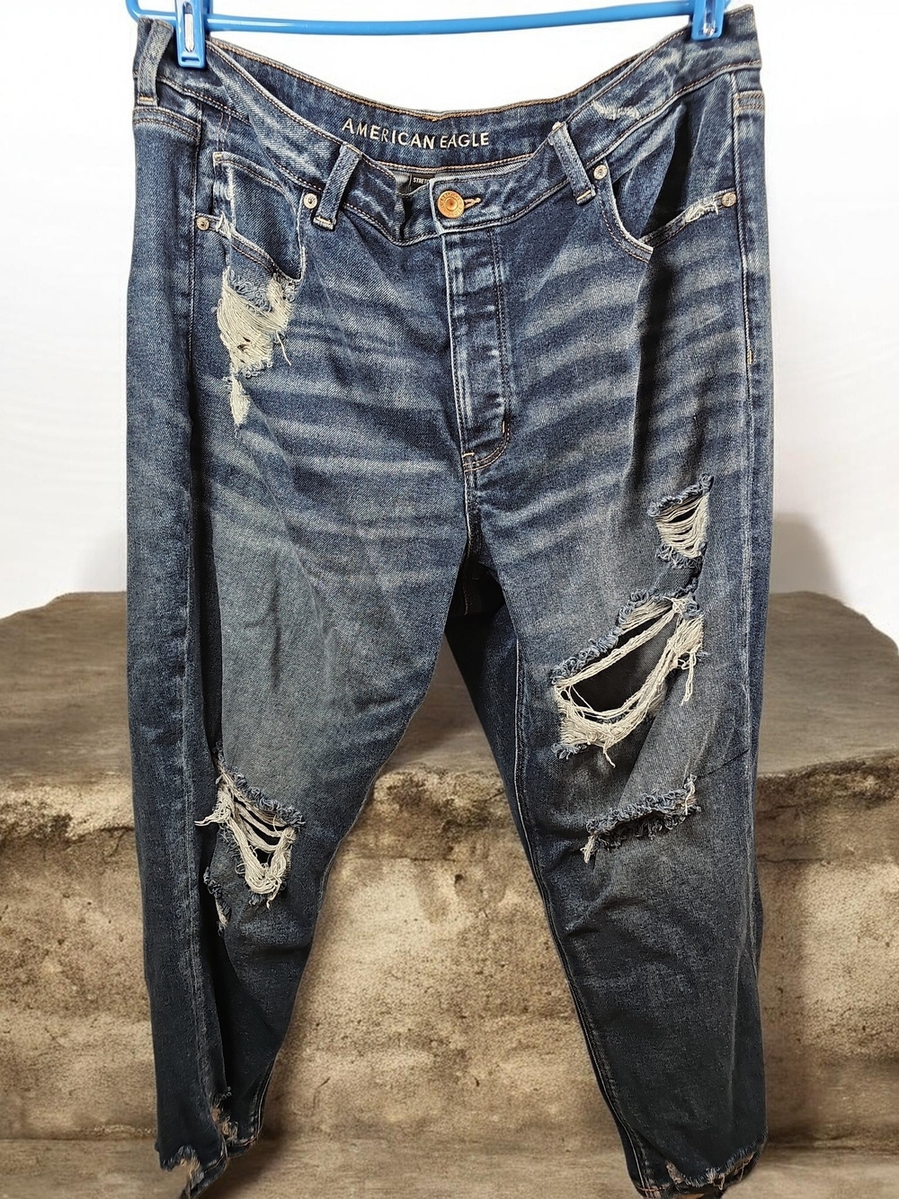 American Eagle Outfitters Womens Tomgirl Buttonfly Ripped Indigo Relaxed Jeans